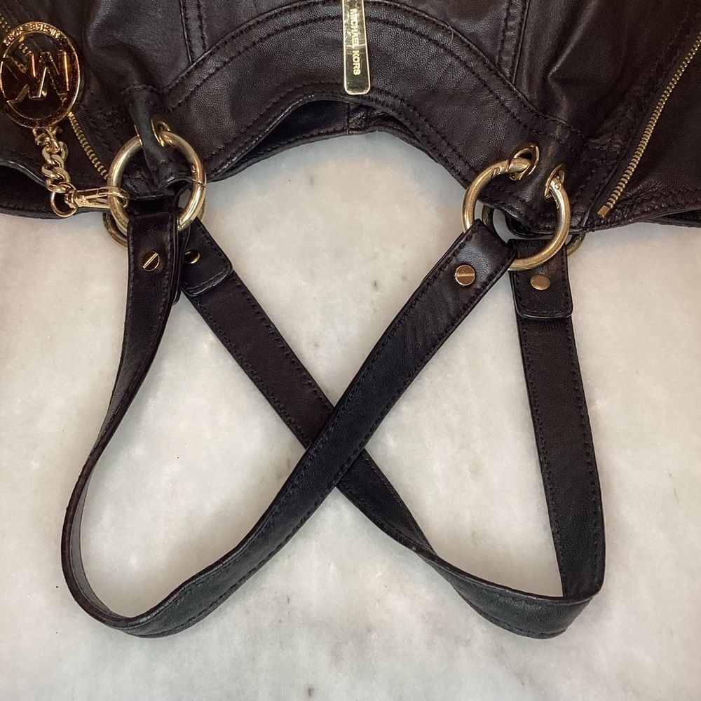 MICHAEL KORS MOXLEY BLACK SOFT LEATHER SHOULDER TOTE - Picture 11 of 16